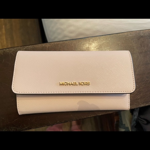 Michael Kors Charlotte satchel and jet set travel wallet set - Picture 6 of 7